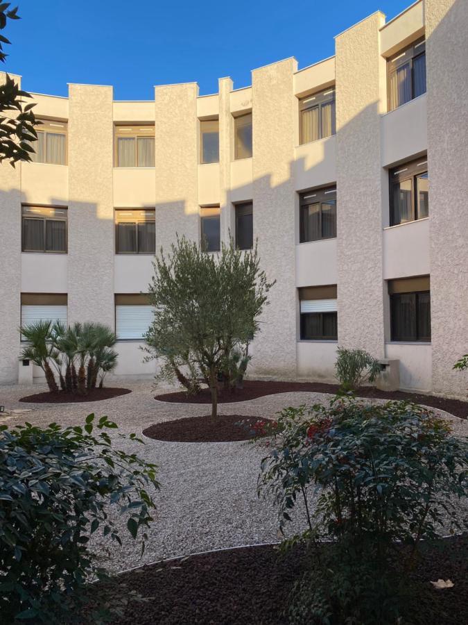 Hotel Bahia Вильнёв-Лубе Экстерьер фото