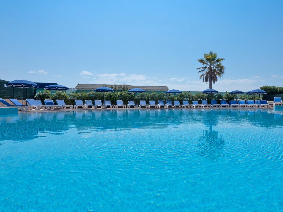 Hotel Bahia Вильнёв-Лубе Экстерьер фото